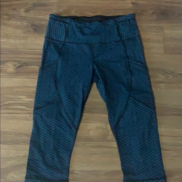 Lululemon crops - Picture 1 of 3